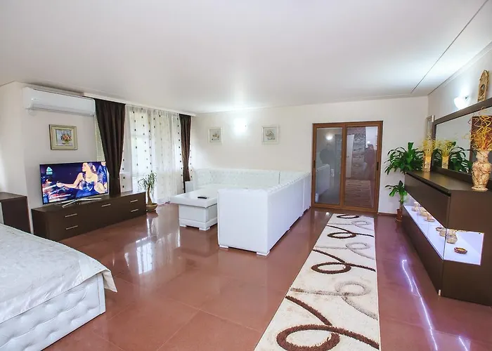 Хотел семеен виктория 1 3*